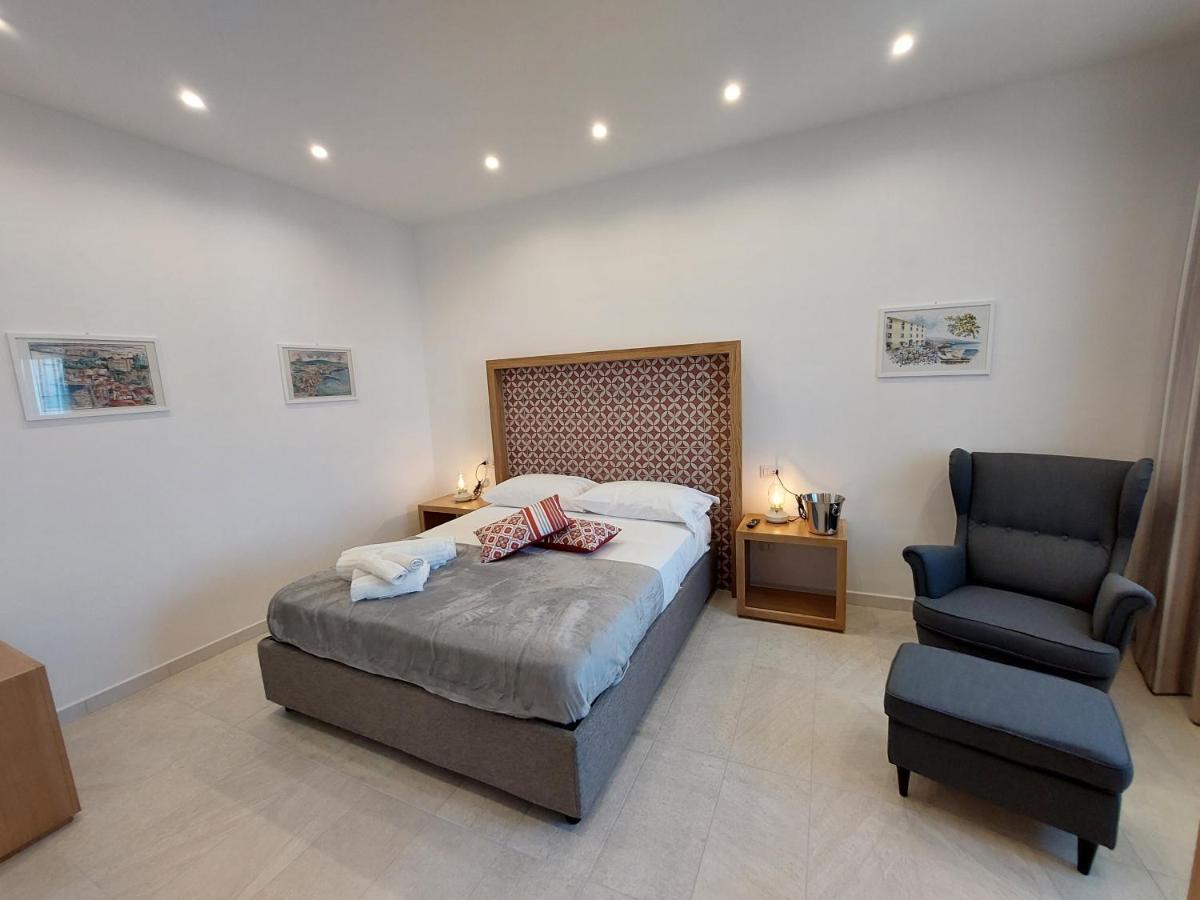 Mistral Luxury Suites Сорренто Экстерьер фото