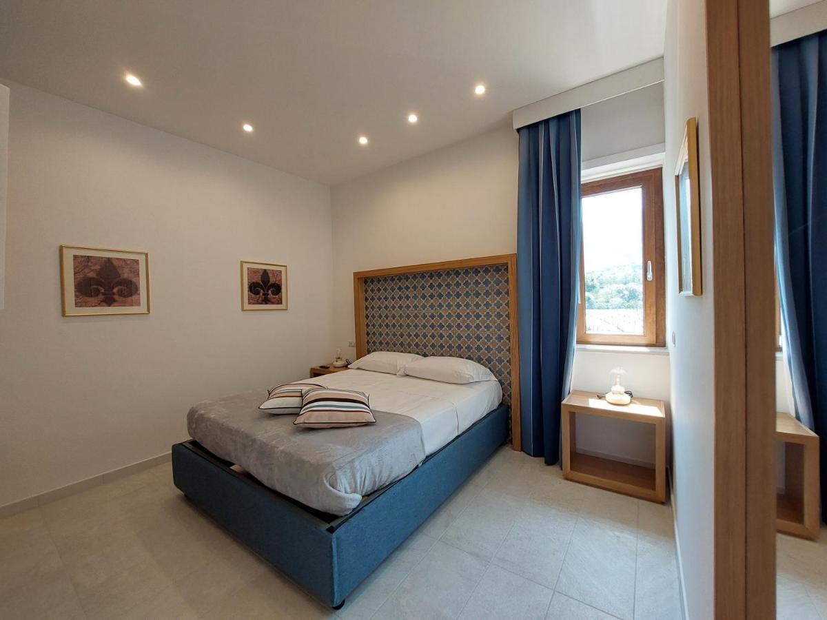Mistral Luxury Suites Сорренто Экстерьер фото